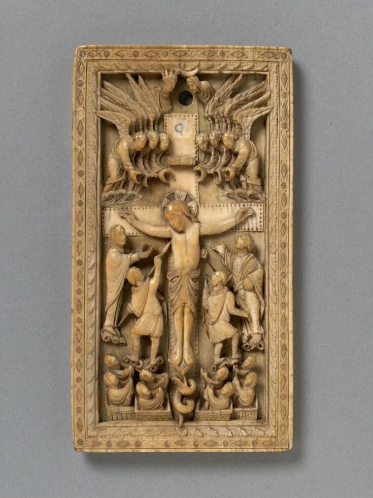 Fiorenza Antique Ivory Wall Plaque