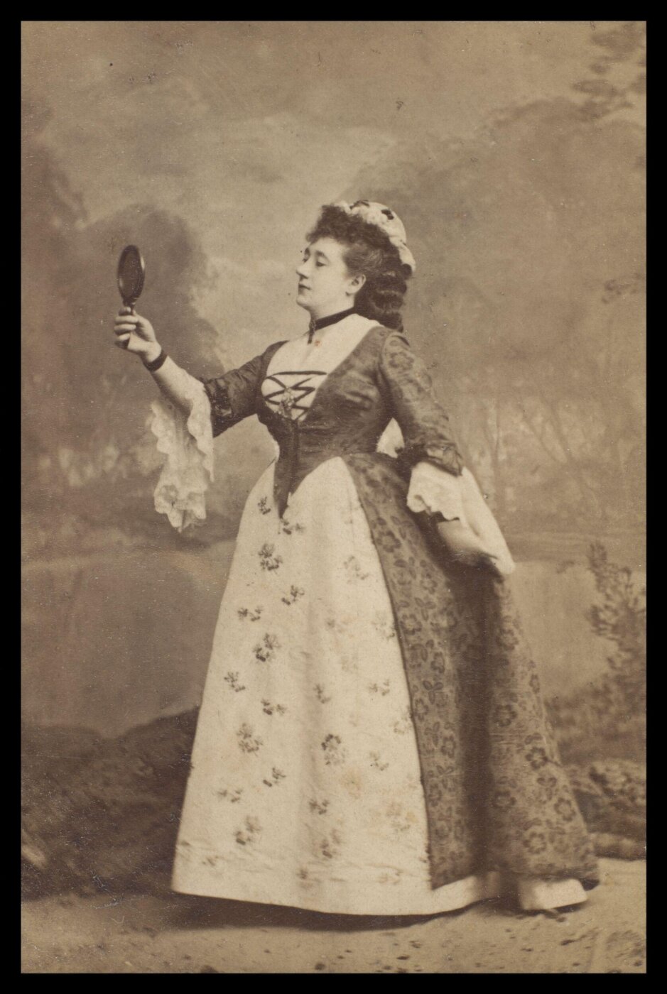 London Stereoscopic and Photographic Company, Guy Little Theatrical Photograph
