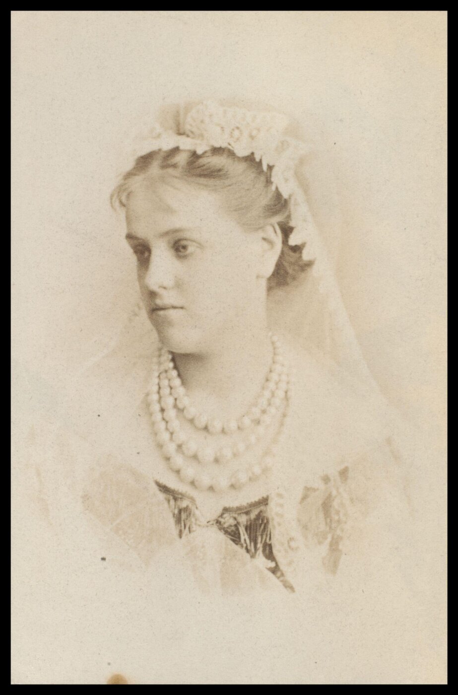 London Stereoscopic and Photographic Company, Guy Little Theatrical Photograph