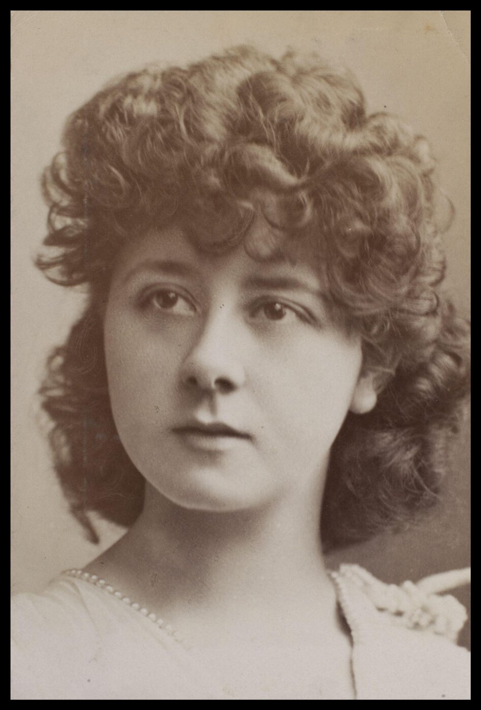 London Stereoscopic and Photographic Company, Guy Little Theatrical Photograph