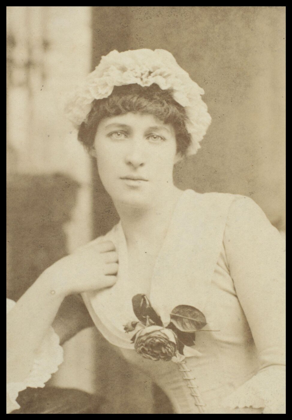 London Stereoscopic and Photographic Company, Guy Little Theatrical Photograph