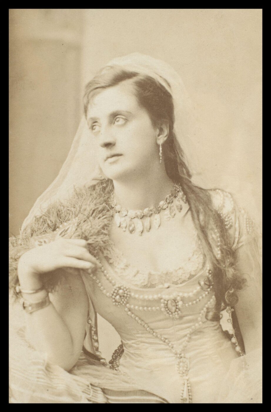 London Stereoscopic and Photographic Company, Guy Little Theatrical Photograph