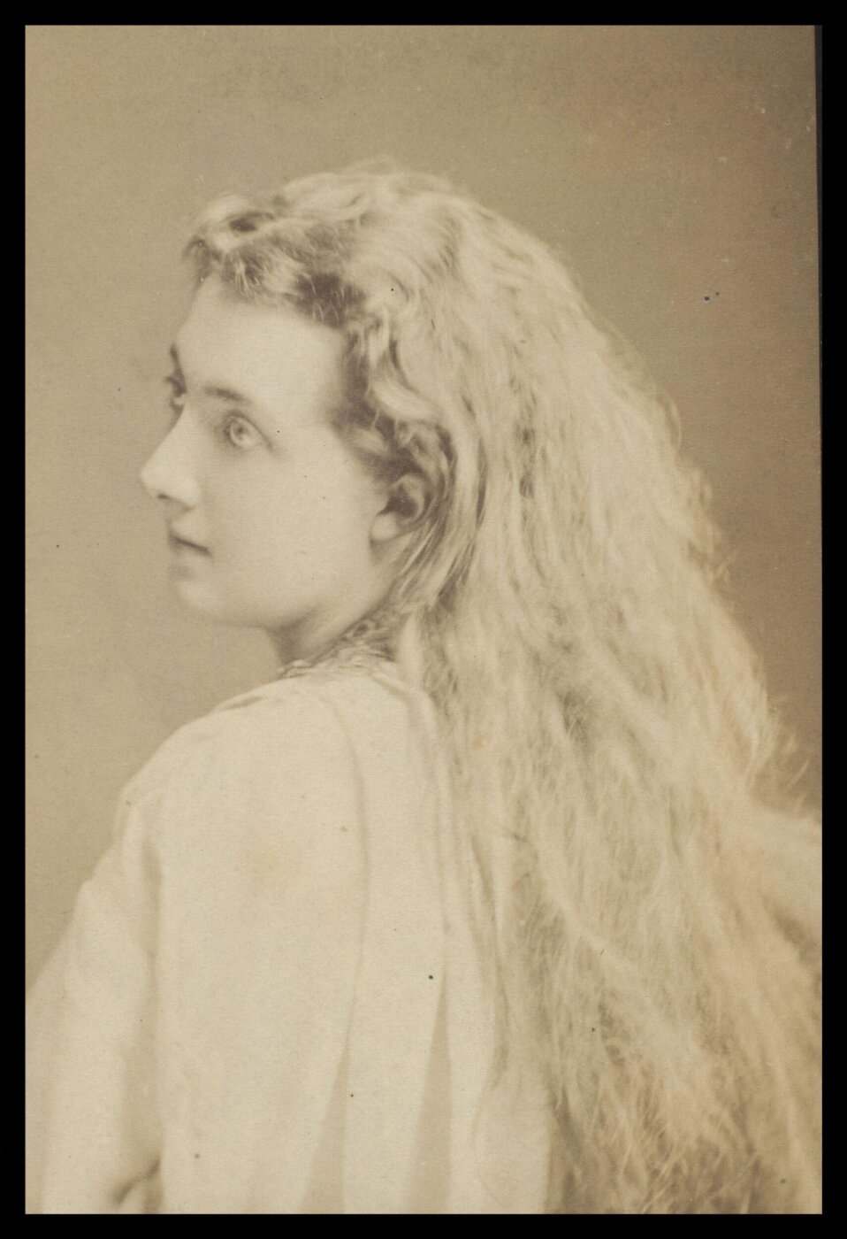 London Stereoscopic and Photographic Company, Guy Little Theatrical Photograph
