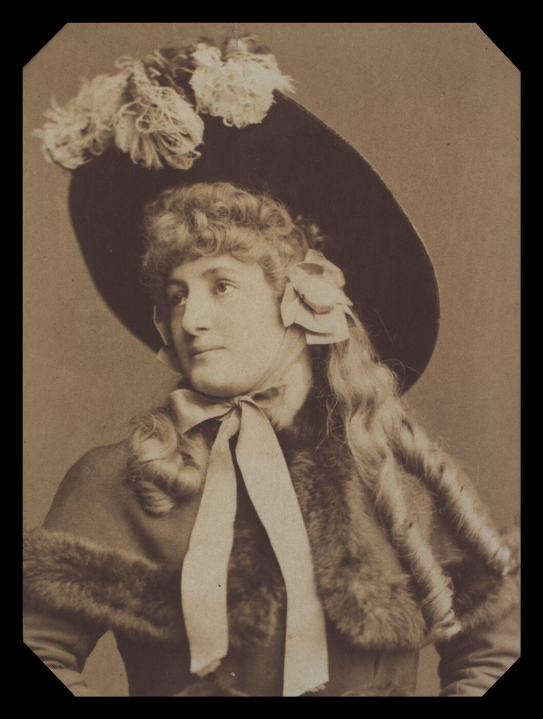 London Stereoscopic and Photographic Company, Guy Little Theatrical Photograph