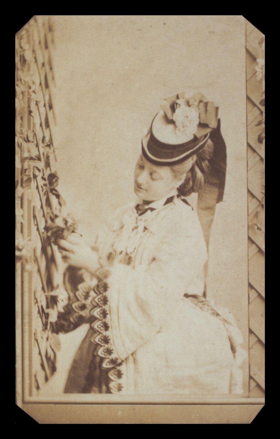 London Stereoscopic and Photographic Company, Guy Little Theatrical Photograph