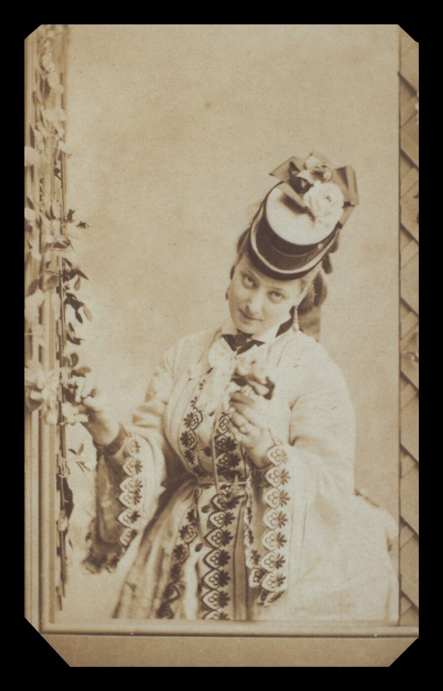 London Stereoscopic and Photographic Company, Guy Little Theatrical Photograph