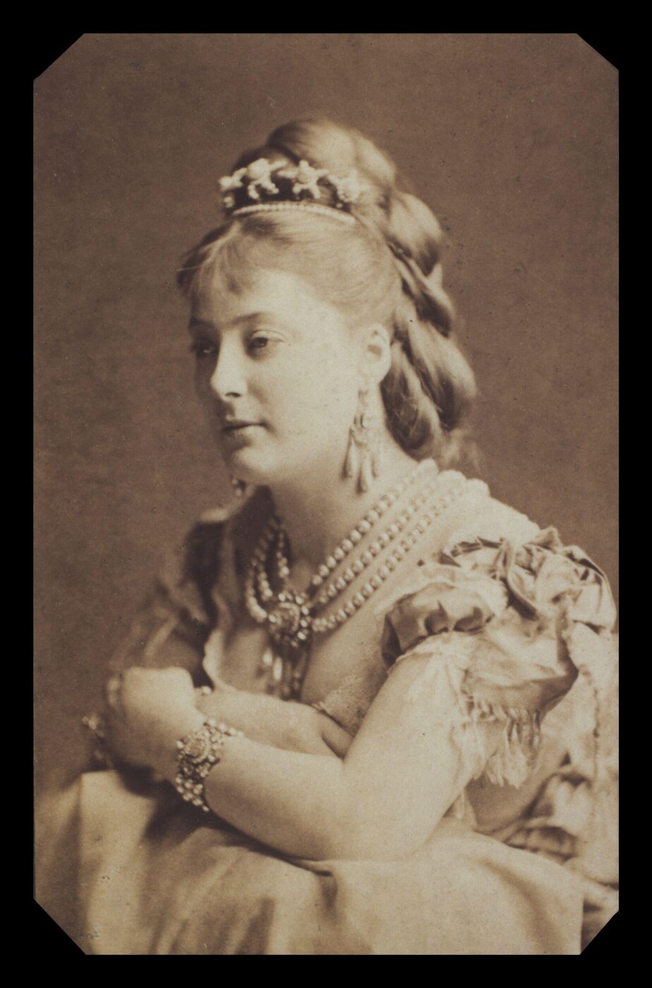 London Stereoscopic and Photographic Company, Guy Little Theatrical Photograph