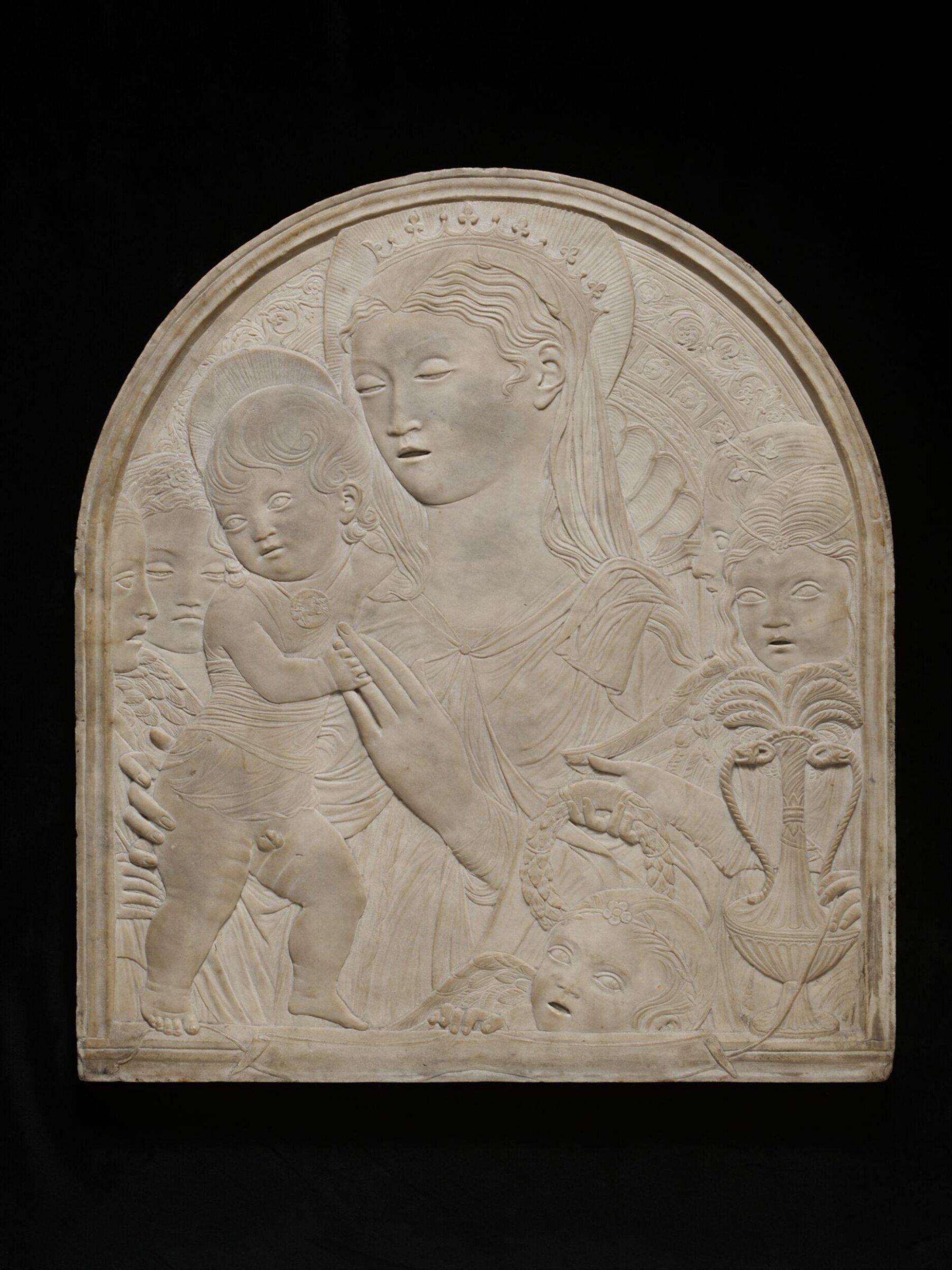 Virgin and Child with five angels, Agostino di Duccio, ca. 1450-1460