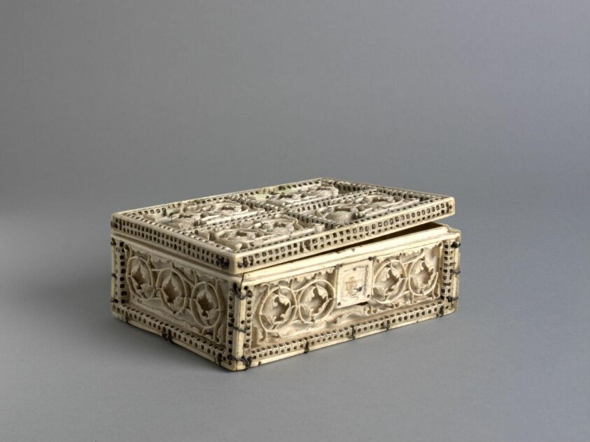 Casket with foliate roundels