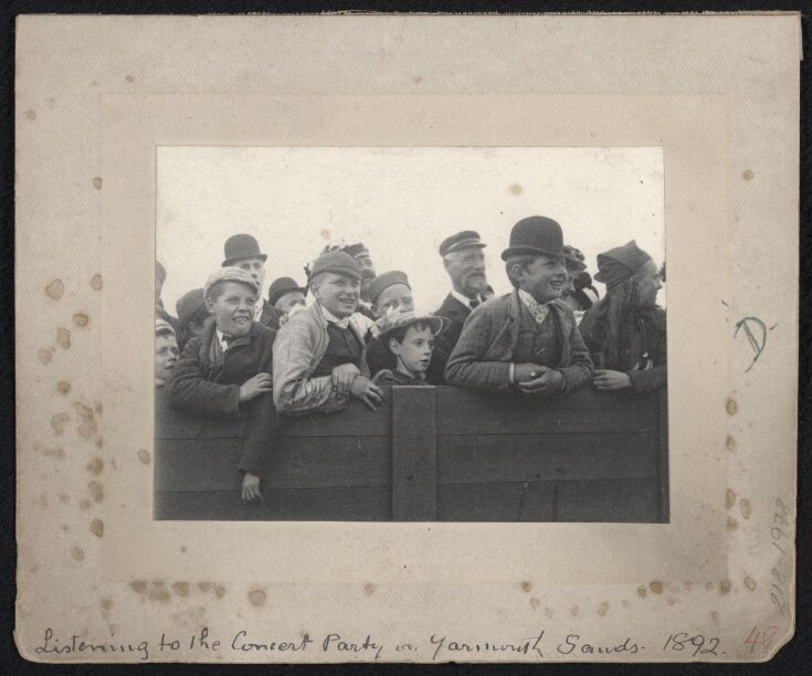 Martin Paul, Listening to the concert party in Yarmouth Sands,1892. top image