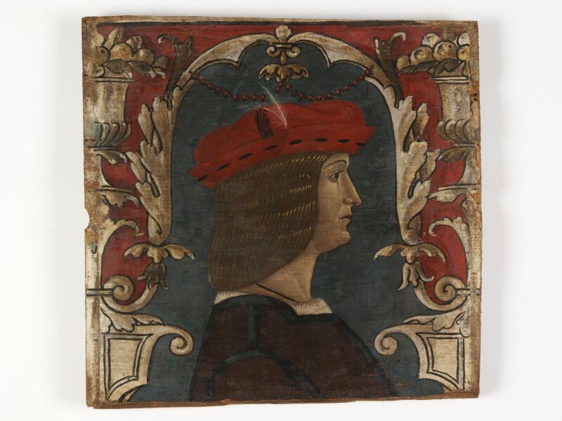 Profile bust of a lady facing left