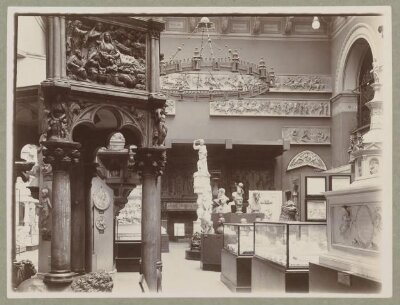 South Kensington Museum, Cast Courts with plaster cast of pulpit from Pisa