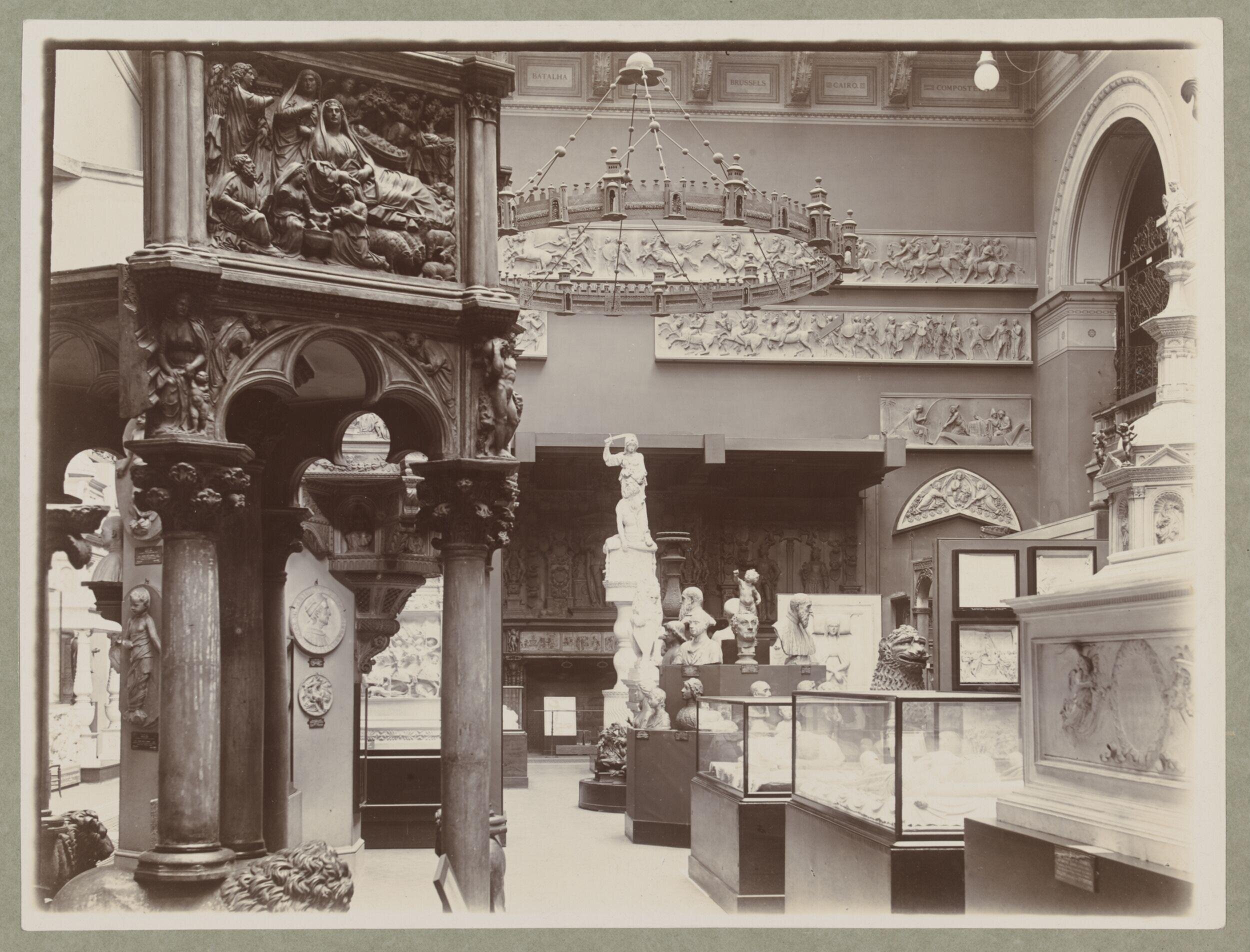 South Kensington Museum, Cast Courts with plaster cast of pulpit from Pisa