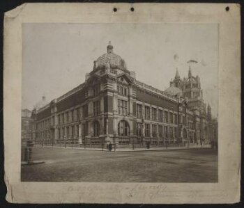 Victoria and Albert Museum, Exterior view of corner of facade at Cromwell Road & Exhibition Road, from the south-west