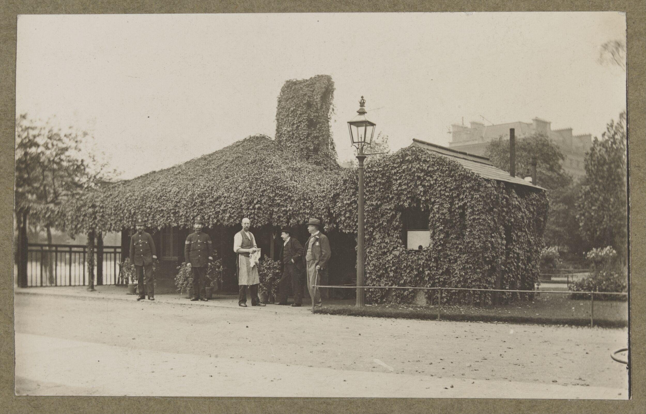  Police hut at the entrance to the South kensington Museum site