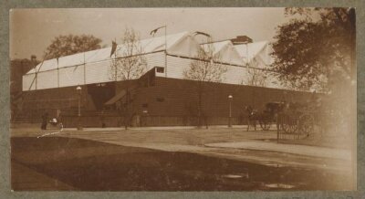 South Kensington Museum, Temporary wooden pavillion at the junction of Exhibition and Cromwell Roads, designed by Sir Aston Webb to accommodate spectators at the laying of the foundation stone of the V&A, seen from the west side of Thurloe Square