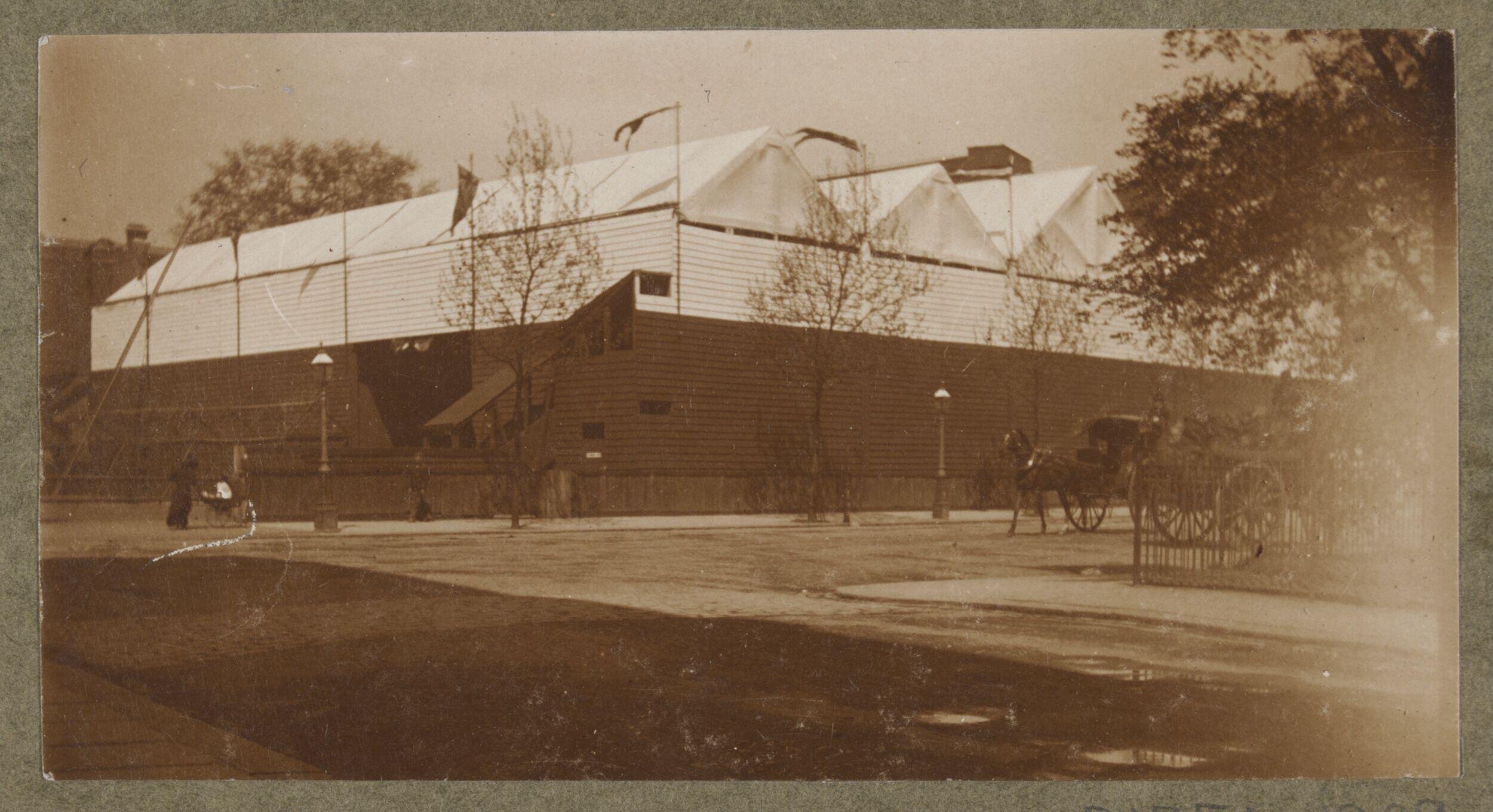 South Kensington Museum, Temporary wooden pavillion at the junction of Exhibition and Cromwell Roads, designed by Sir Aston Webb to accommodate spectators at the laying of the foundation stone of the V&A, seen from the west side of Thurloe Square