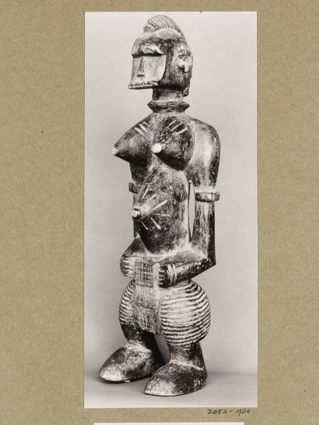 Walker Evans, Figure of a woman. Senufo, Ivory Coast, border of Sudan.