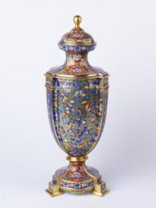 Vase and Cover thumbnail 1