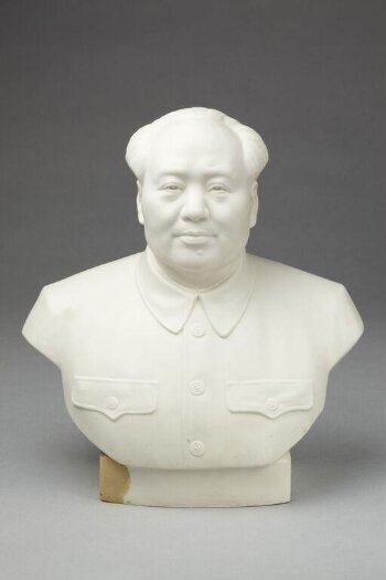 ☆MAO☆様 A tall Chinese figure of Mao Zedong waving on stand, marked