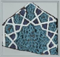 میوزیم کے کھلے ذخیرے سے «Samarkand Tile, c.1403» کی تصویر