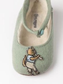 Pair of Slippers thumbnail 1