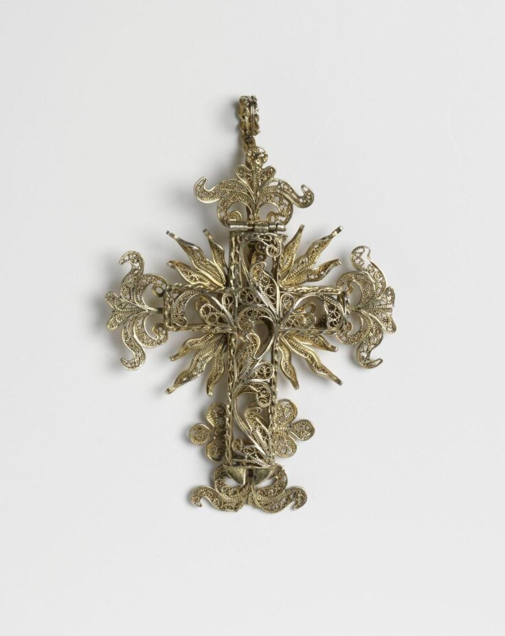 Pendant Cross top image