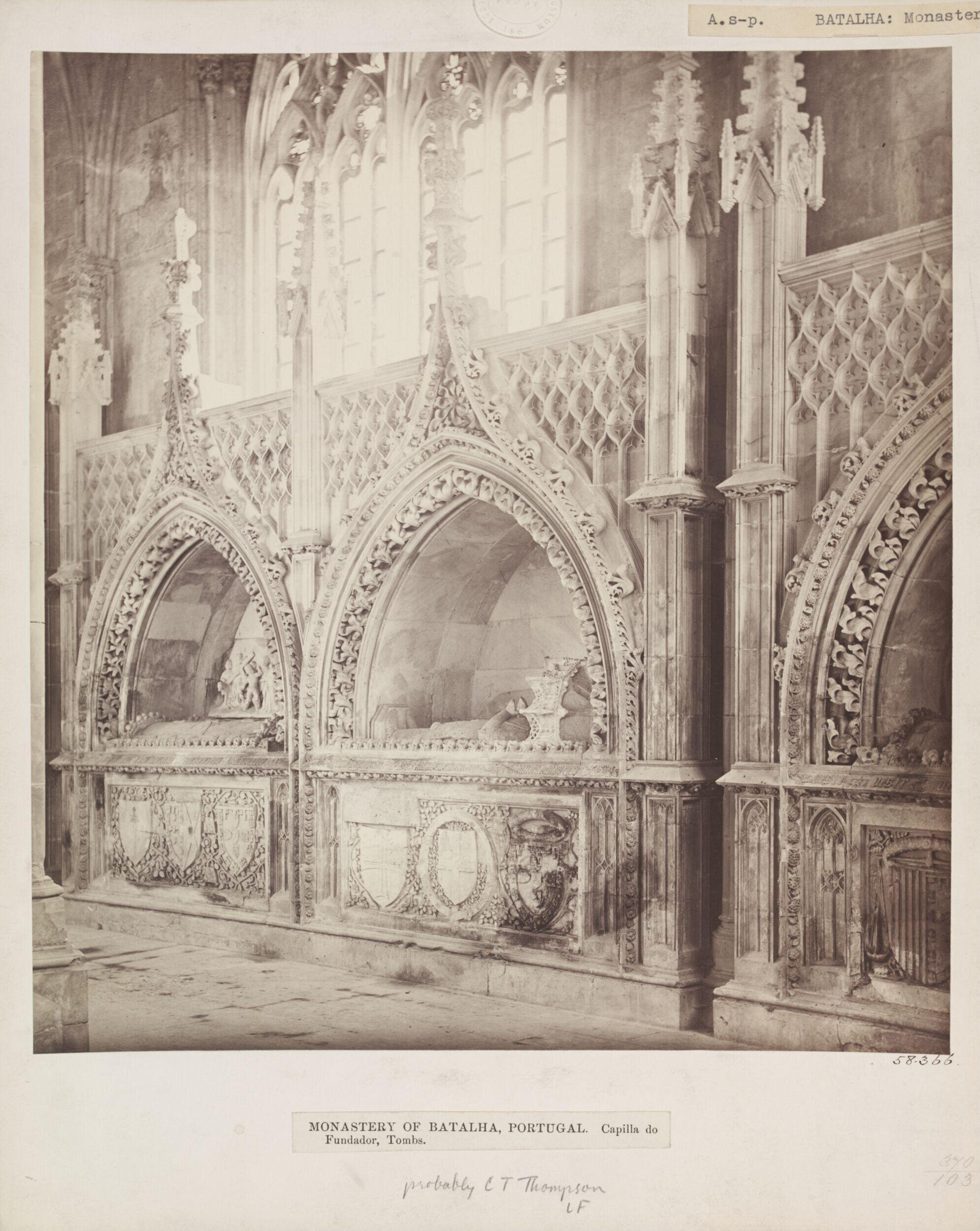 Capilla do Fundador, Tombs