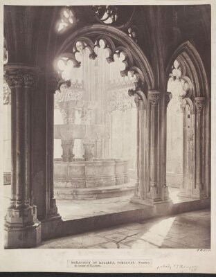 Monastery of Batalha, Fountain in corner of Cloisters