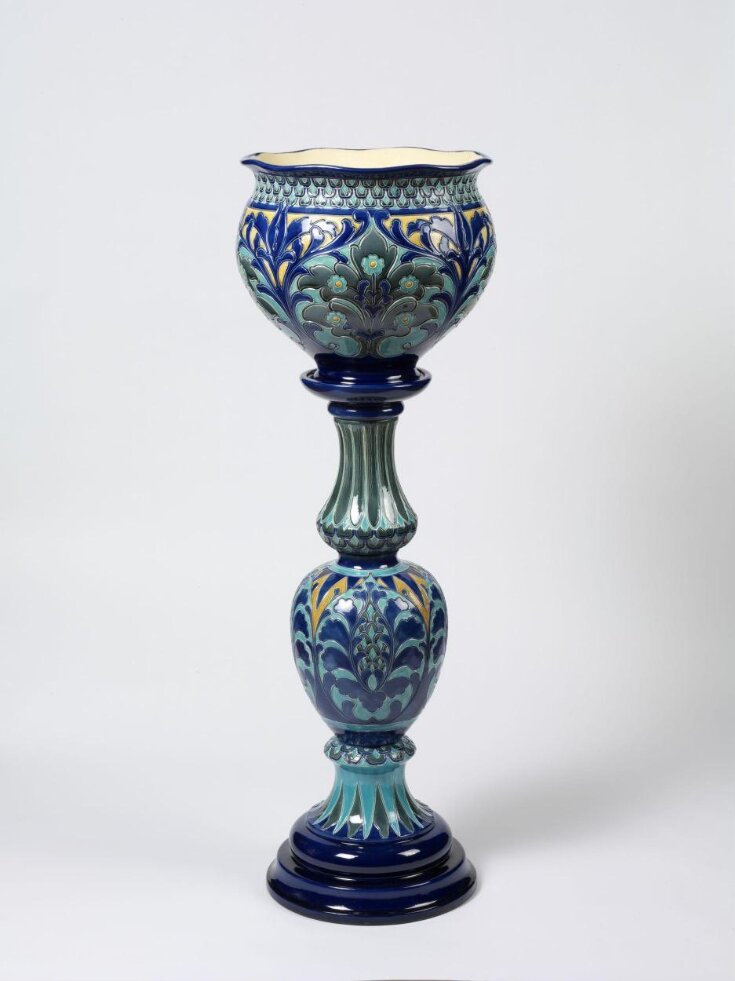 Jardiniere Bowl and Pedestal top image