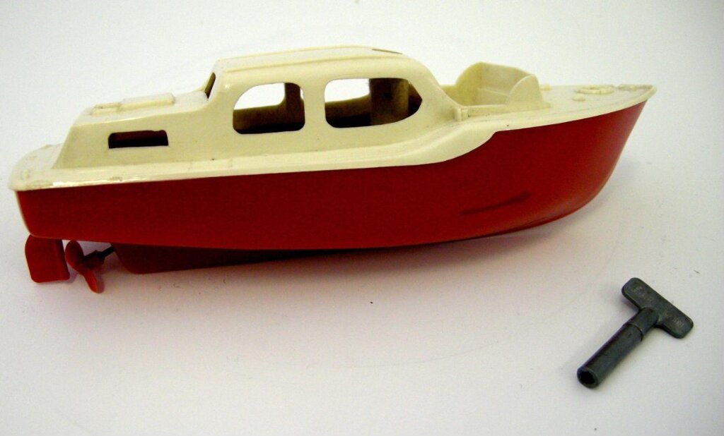 'Clyde' cabin cruiser by Lines Bros. Ltd.