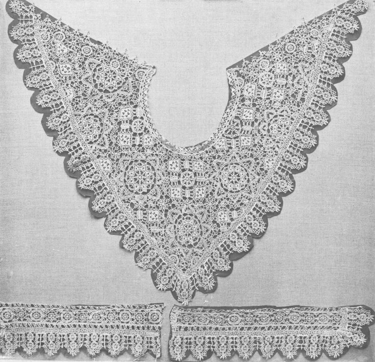 Collar (Neckwear) top image
