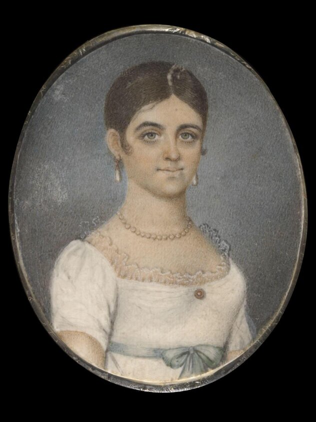 Head and shoulders portrait of an Anglo-Indian girl.