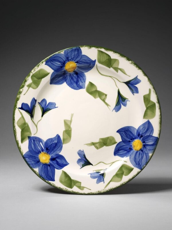 【mkuさま】vintage plate ❀ ステンシルフラワー 深皿 Clematis | Suzanne Katkhuda | V&A Explore The Collections