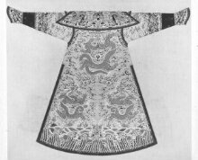 The Back View of the Winter Court Robe Worn by the Imperial Concubines of the First Rank thumbnail 1