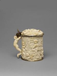 Tankard with hunting scenes and putti thumbnail 1