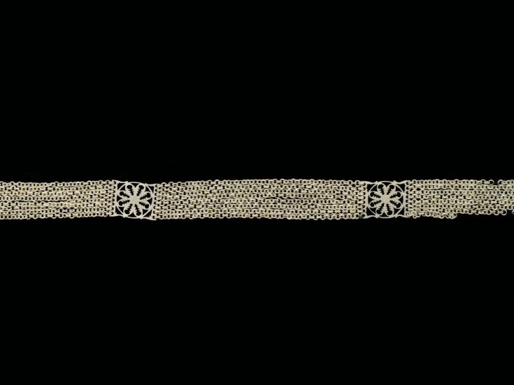 Chain with decorative rosettes top image