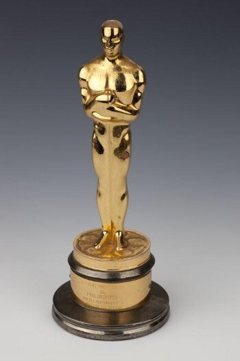 Academy Award presented to Paul Scofield