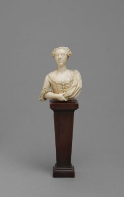 Bust of an unknown woman, Carl August von Lücke, 1725-1730
