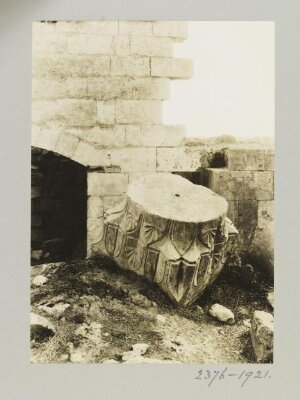 Fallen capital in Mosque of al-Utrush, Aleppo