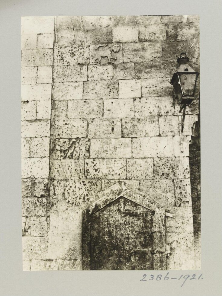 Corner wall at drinking trough of al-Haidari, Aleppo top image