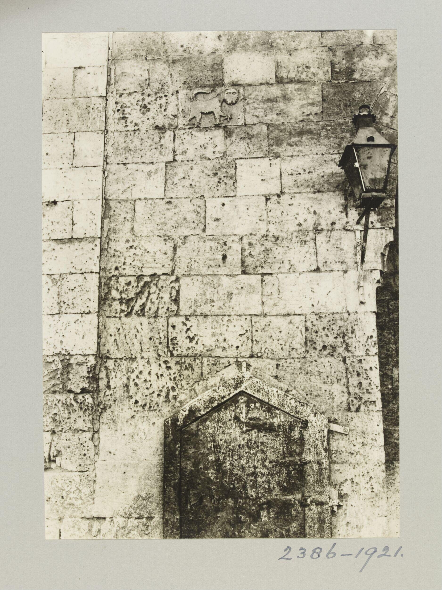Corner wall at drinking trough of al-Haidari, Aleppo