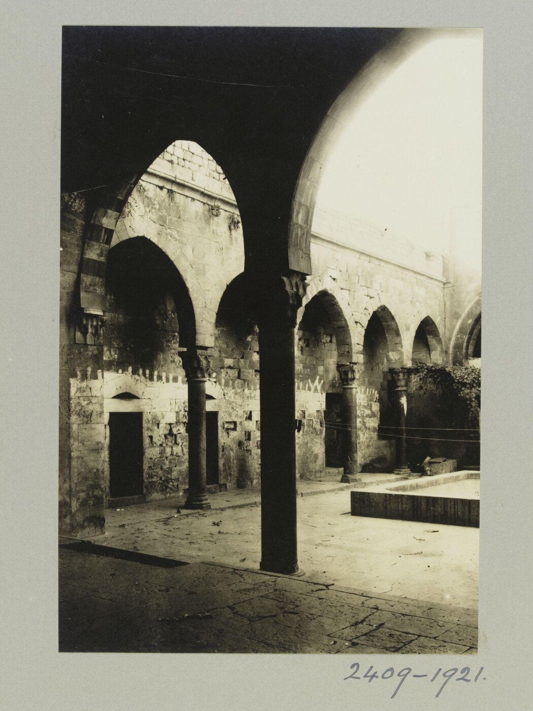 K.A.C. Creswell, Main court in Bimaristan of Mamluk Amir Arghun al-Kamili, Aleppo