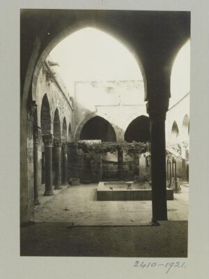 Main court of Bimaristan of Mamluk Amir Arghun al-Kamili, Aleppo