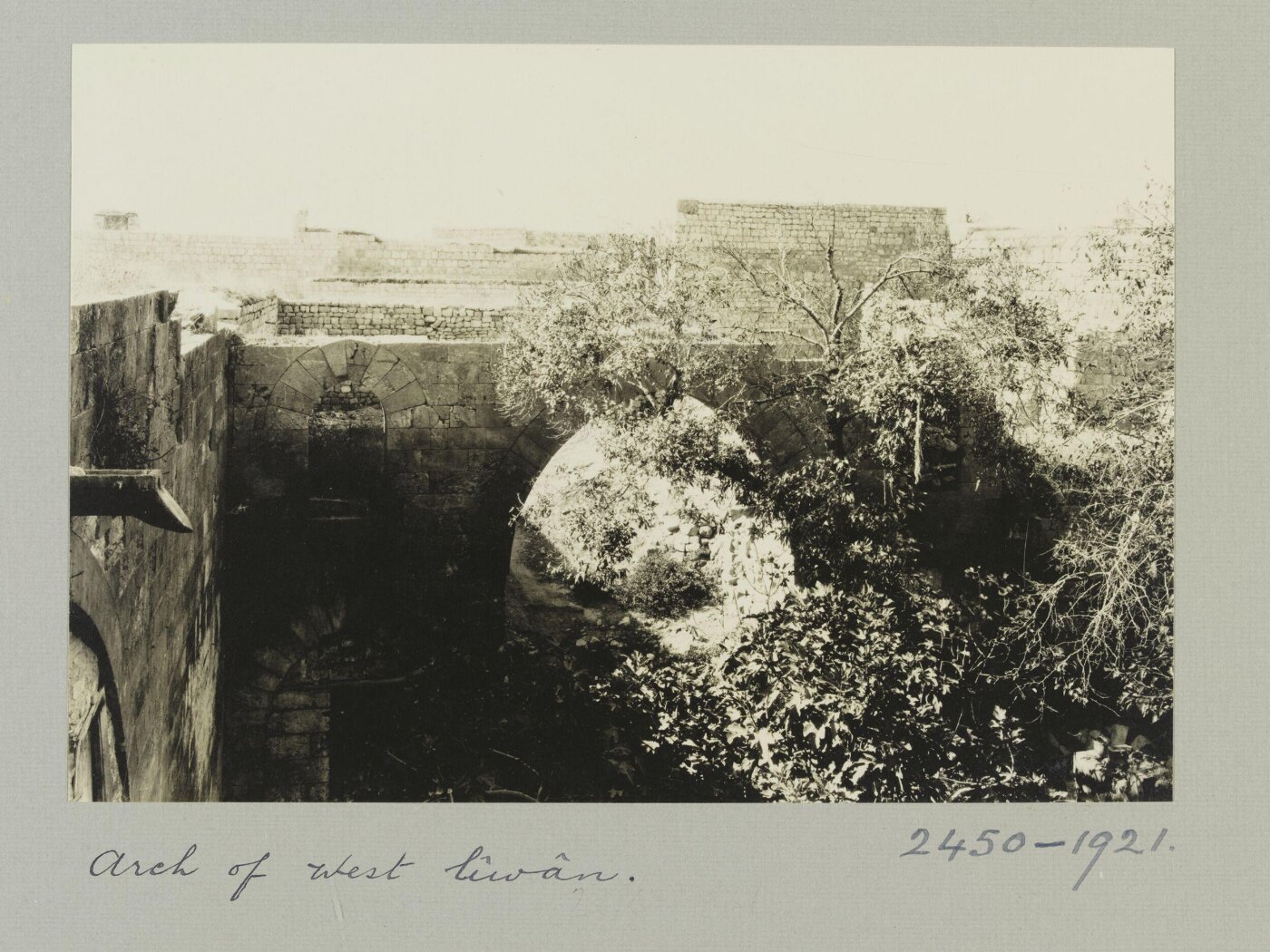 K.A.C. Creswell, Arch in west iwan of Bimaristan Nur al-Din ibn Zangi, Aleppo