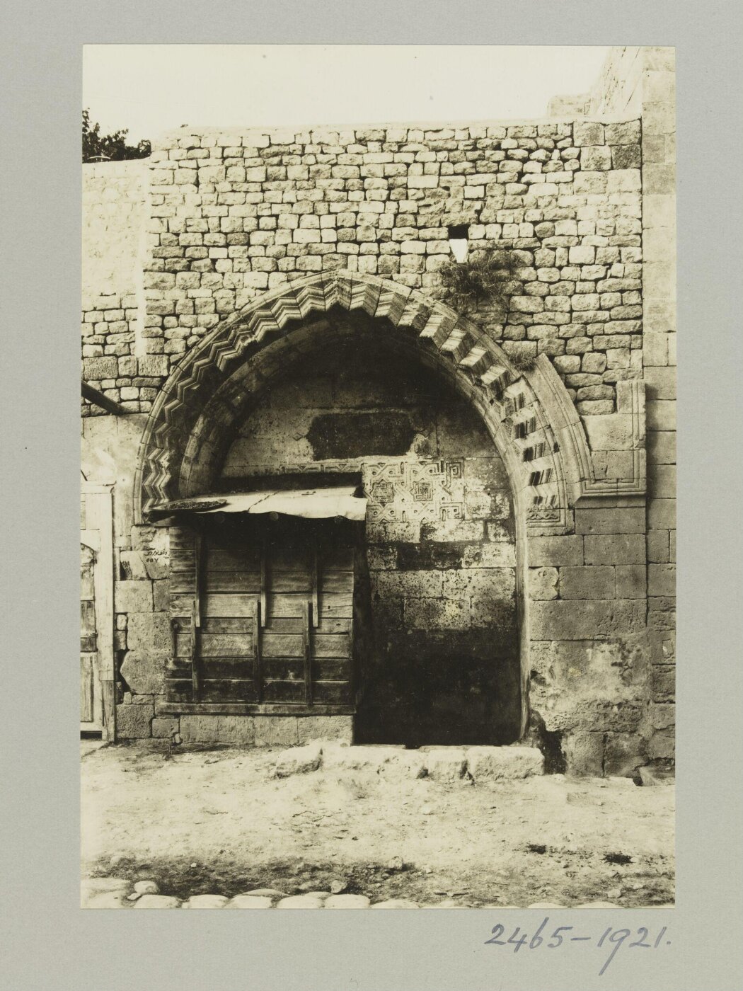 K.A.C. Creswell, The Drinking Trough of Sakakini, Aleppo