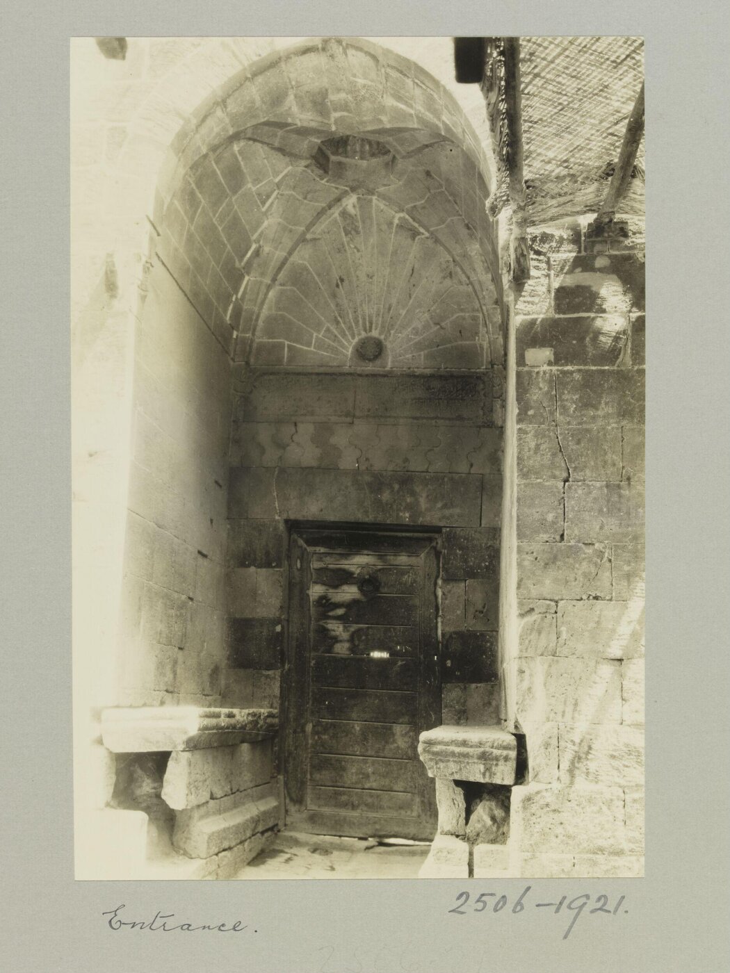K.A.C. Creswell, The entrance of the mosque of Zaki, Aleppo