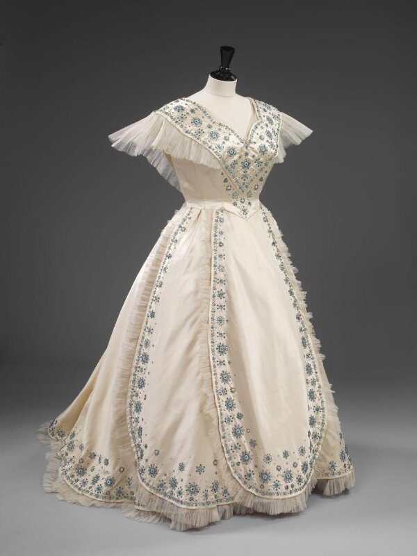 Evening Dress Hartnell Norman V A Explore The Collections