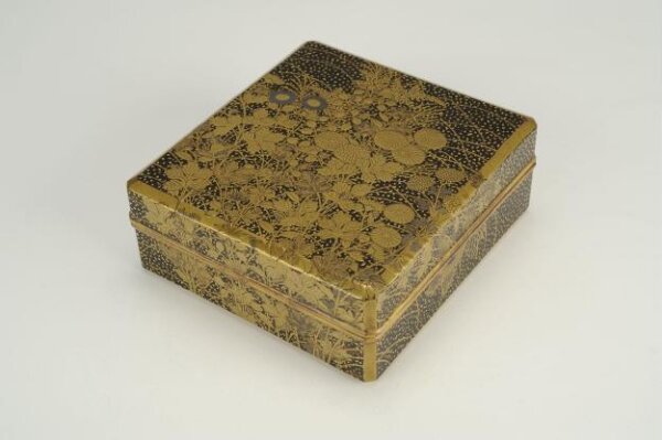 Box | Shunsho, Yamamoto | V&A Explore The Collections