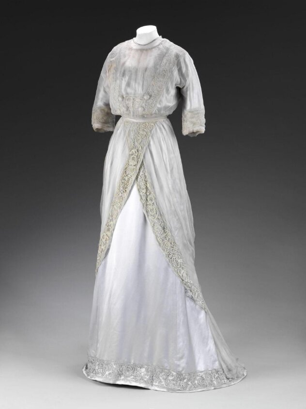 Dress (ca. 1909) by William Pickett